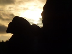 Blick vom Felsenthron auf den Sonnenuntergangsort am 21. Juni 2014.