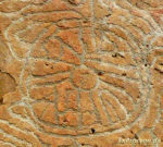 Eine sonnenförmige Gravur der Felsbildstation El Lomo de La Fajana, El Paso, La Palma.