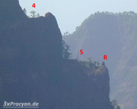 Dieser kleine Vorsprung mit einer kleinen Felsnadel am Rand ist das markanteste Landschaftselement vom Pico de Bejenado.
